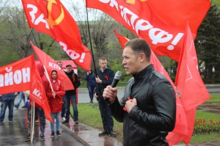 В Волгограде свидетелями митинга КПРФ стали многотысячные колонны демонстрантов