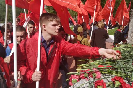 Рязанские коммунисты отметили День Победы праздничным шествием