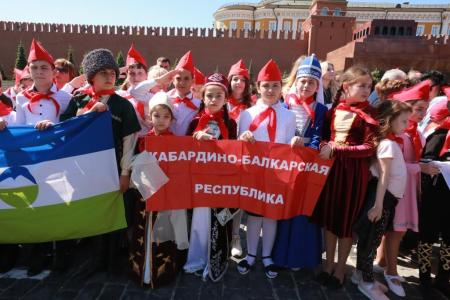 Дети с Северного Кавказа приняли участие в торжественном приеме в пионеры