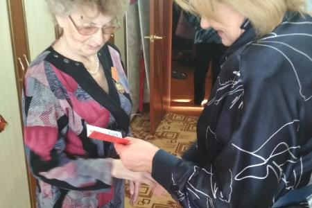 Чаепитие с победителями: Нина Останина встретилась с ветеранами в Пестово