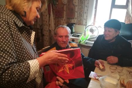 Чаепитие с победителями: Нина Останина встретилась с ветеранами в Пестово