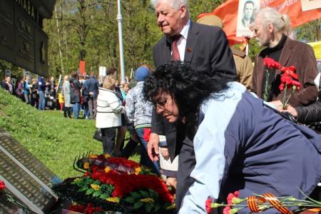 Новгородские коммунисты приняли участие в шествии «Бессмертный полк»
