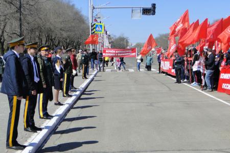 Коммунисты Амурской области вышли на Красный Первомай с требованиями отставки правительства