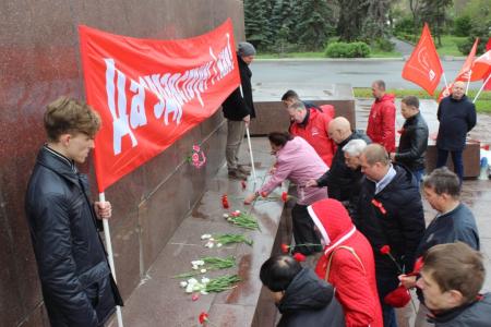 В Волгограде свидетелями митинга КПРФ стали многотысячные колонны демонстрантов