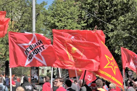 Калининградцы вышли на демонстрацию в честь Первого Мая