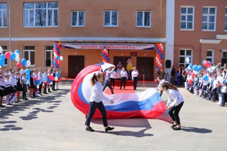 Московская область. Коммунисты приняли участие в церемонии открытия новой школы в Лотошино