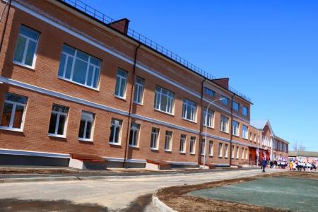 Московская область. Коммунисты приняли участие в церемонии открытия новой школы в Лотошино