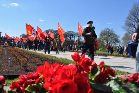 Санкт-Петербург. Возложение цветов на Пискарёвском мемориальном кладбище