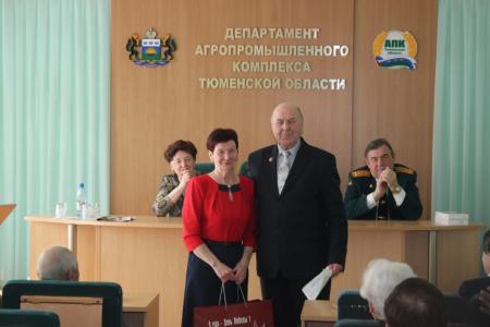 Депутат Тюменской областной Думы Т.Н. Казанцева поздравила ветеранов совета землячеств Тюменской области с Днем Победы