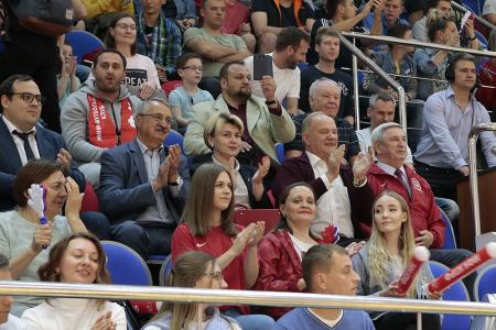 Первый матч финала Суперлиги по мини-футболу – за МФК КПРФ! Лидер партии Геннадий Зюганов поддерживал ребят на трибуне вместе с полным залом болельщиков