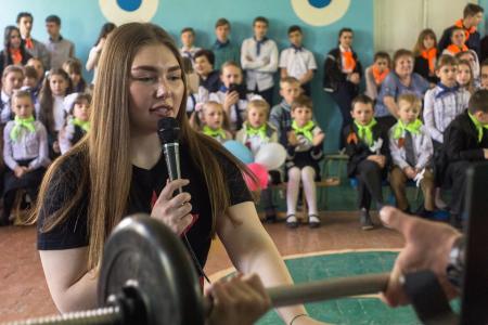 Марьяна Наумова посетила более 100 школ на Донбассе