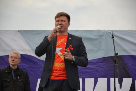 Астраханские коммунисты приняли участие в общегородском митинге профсоюзов