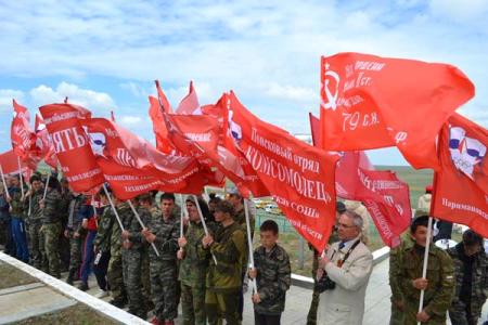 Коммунисты Калмыкии почтили память павших в боях за Родину