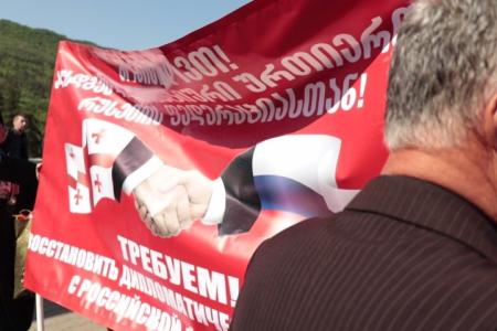 Лидер грузинских коммунистов Темур Пипия был задержан за флаг Победы