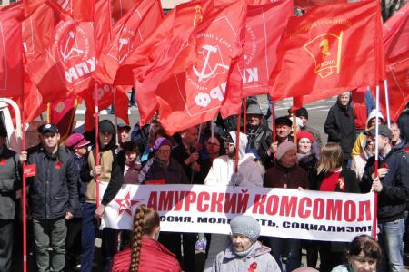 Коммунисты Амурской области вышли на Красный Первомай с требованиями отставки правительства