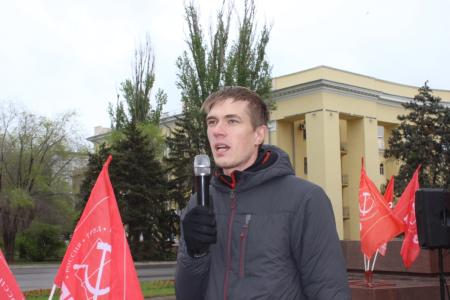 В Волгограде свидетелями митинга КПРФ стали многотысячные колонны демонстрантов