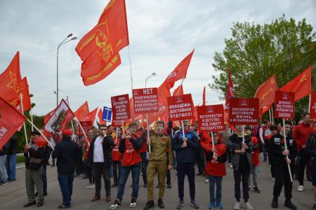 Астраханские коммунисты приняли участие в общегородском митинге профсоюзов