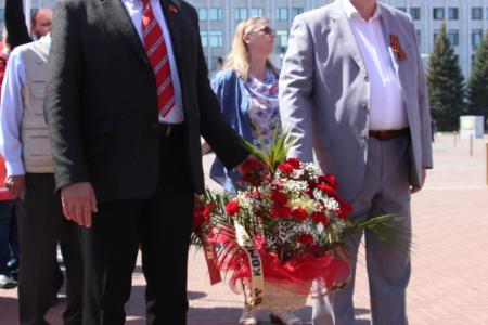 В Самаре коммунисты возложили цветы к Вечному огню