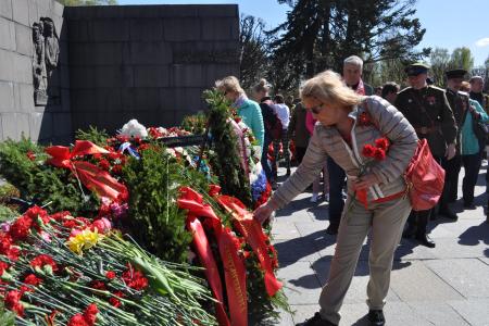 Санкт-Петербург. Возложение цветов на Пискарёвском мемориальном кладбище