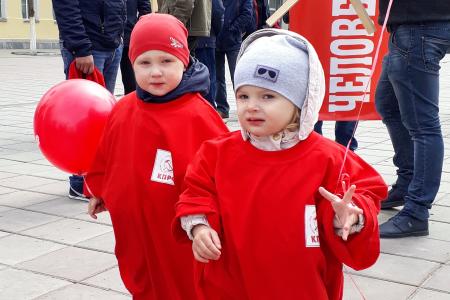 В Оренбуржье прошла первомайская демонстрация под флагами КПРФ