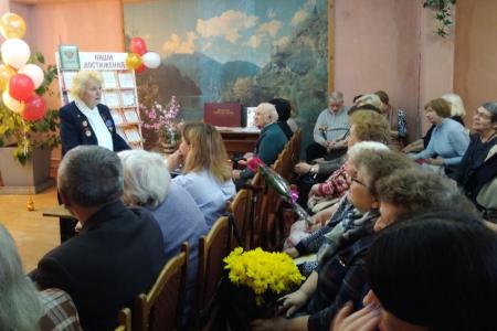 «В современном мире библиотеки сохраняют культурный очаг». Депутаты-коммунисты поздравили коллектив рязанской библиотеки с 50-летием