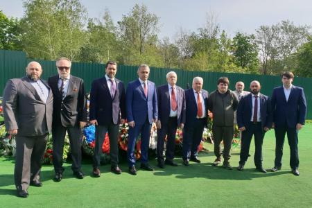 Казбек Тайсаев, Александр Ющенко, Виктор Губарев, Владимир Родин, Юлия Михайлова, Юлий Якубов с 10 по 12 мая приняли участие в праздничных мероприятиях в ДНР и ЛНР