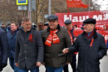 «Наш мэр — Локоть»: Новосибирские коммунисты приняли участие в Первомайском митинге