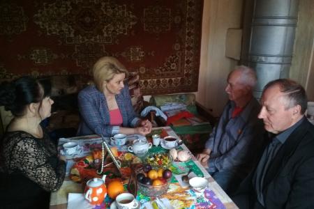 Новгородская область. Нина Останина поздравила ветеранов Хвойнинского района с наступающим Днём Победы