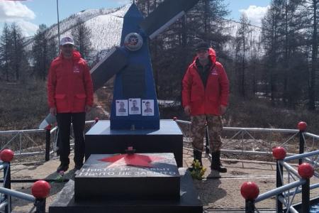 Магаданские коммунисты восстановили памятник советским лётчикам 