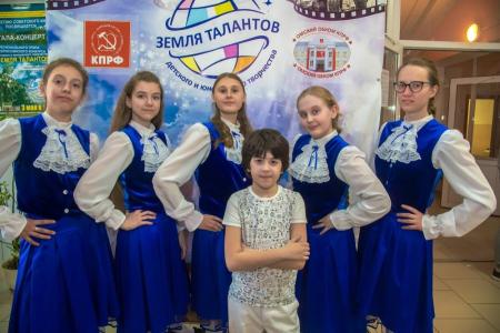 «Земля талантов» в Омске: советская классика на сцене Кировского Дворца культуры