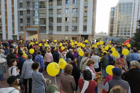 Денис Парфенов провел встречу с жителями столичного района Свиблово