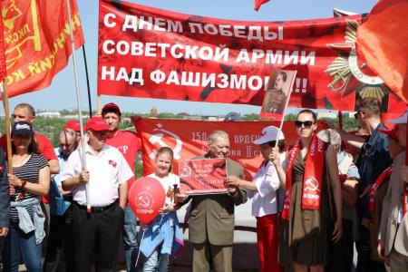 Саратовский флешмоб «Цвет Победы красный!»