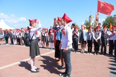 В Самаре коммунисты возложили цветы к Вечному огню