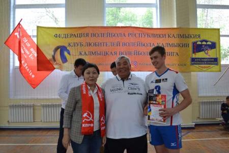 Коммунисты Калмыкии оказали помощь в проведении волейбольного турнира