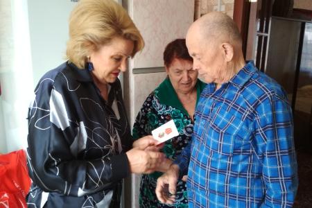 Чаепитие с победителями: Нина Останина встретилась с ветеранами в Пестово