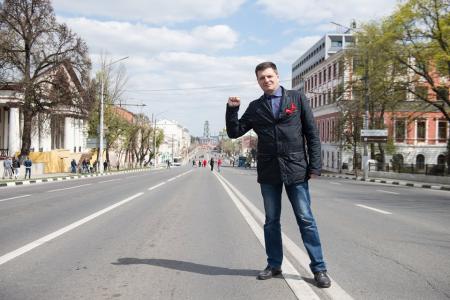 Запретив красный Первомай в Туле, местные власти устроили песни и пляски на братской могиле коммунаров