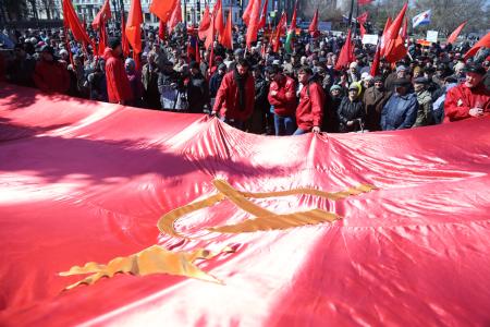 В Омске состоялись первомайские демонстрация и митинг