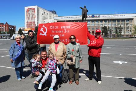 Саратовцы поддержали интернет-акцию КПРФ «Цвет Победы – красный!»