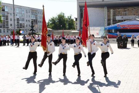 В Орле прошла торжественная линейка, посвященная 97-й годовщине пионерской организации