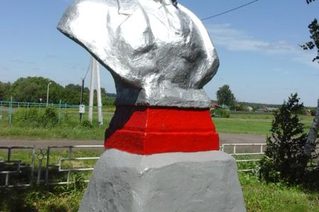 Тамбовская область. Знаменским РК КПРФ завершена реставрация памятника В.И. Ленину на территории села Новознаменка