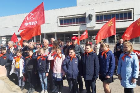 Ульяновские коммунисты провели первомайские демонстрацию и митинг