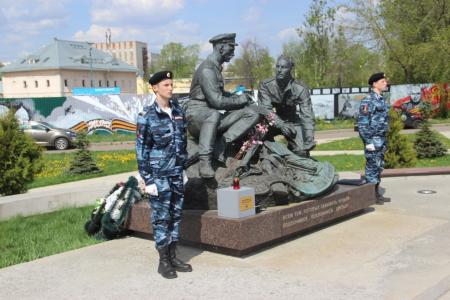 Ярославские коммунисты возложили цветы к памятнику павших в годы войны финансистов