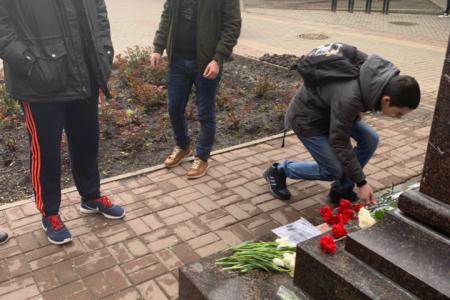 Белгородские комсомольцы почтили память погибших в одесском Доме профсоюзов