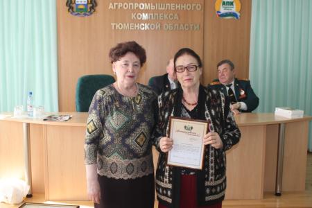 Депутат Тюменской областной Думы Т.Н. Казанцева поздравила ветеранов совета землячеств Тюменской области с Днем Победы