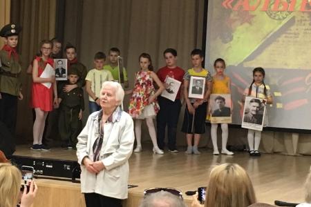 Пионеры Новосибирска организовали праздничный концерт для Детей войны