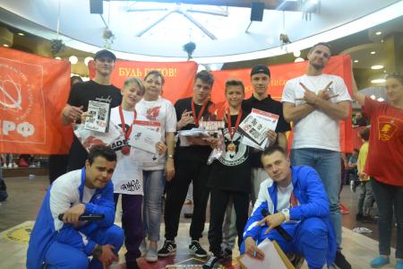 Саратов. При поддержке КПРФ состоялся чемпионат России по брейк-дансу «Красная жара»