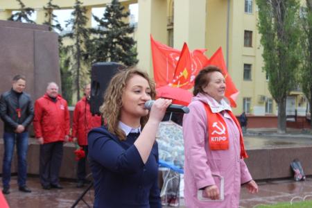 В Волгограде свидетелями митинга КПРФ стали многотысячные колонны демонстрантов