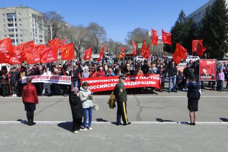 Коммунисты Амурской области вышли на Красный Первомай с требованиями отставки правительства