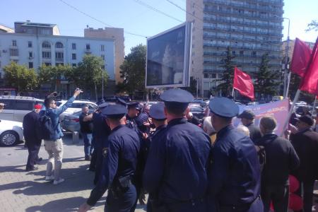 Лидер грузинских коммунистов Темур Пипия был задержан за флаг Победы