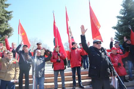 В Омске состоялись первомайские демонстрация и митинг